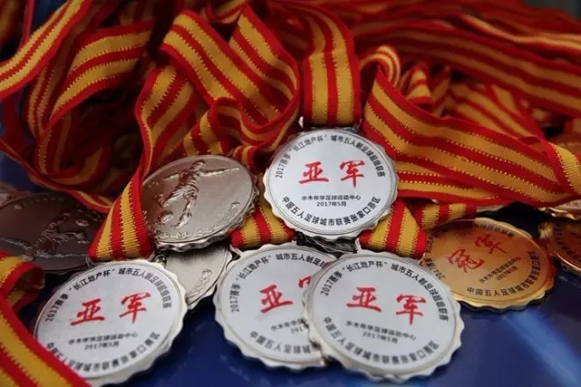 拉菲尼亚本赛季西甲14轮8球 距个人纪录还差3球